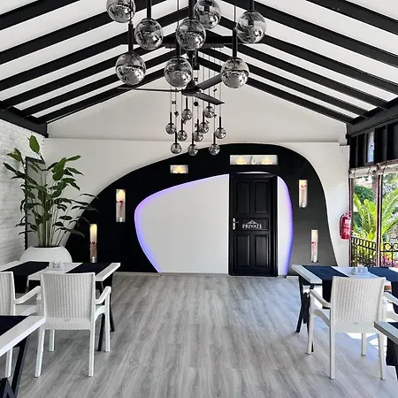Carrington Hotel 4*